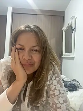 Snapshot of Leyna_liu chatting on September 2025 02:00:02 AM Leyna liu online show from September 2025 02:00:02 AM