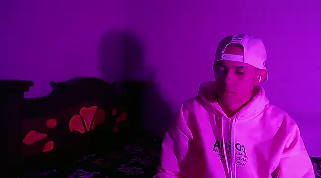 Snapshot of isaaclatino chatting on December 2024 06:18:02 AM isaaclatino online show from December 2024 06:18:02 AM