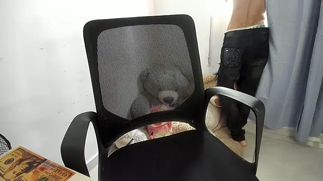 Snapshot of isaaclatino chatting on September 2025 08:20:02 PM isaaclatino online show from September 2025 08:20:02 PM