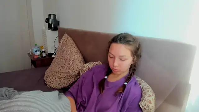 Adela Vetta online show from September 2025 12:10:02 PM