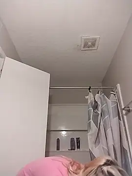 xWhoreAbleX Pika online show from April 2026 04:00:02 PM