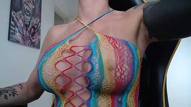 Snapshot of CrisBathoryxxx chatting on January 2025 09:10:01 PM CrisBathoryxxx online show from January 2025 09:10:01 PM