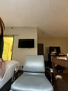 Snapshot of tatted-bitty chatting on January 2026 02:15:01 AM tatted-bitty online show from January 2026 02:15:01 AM