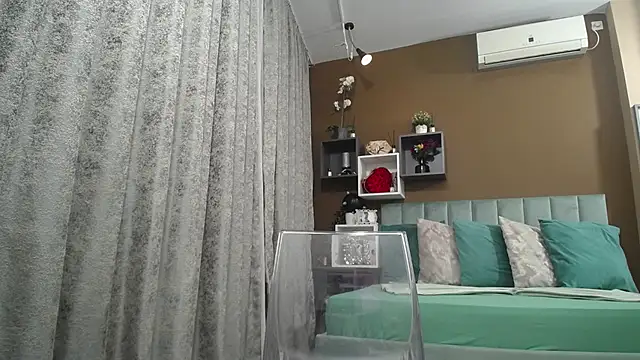 Snapshot of RebecaBlackx chatting on November 2025 04:56:01 AM RebecaBlackx online show from November 2025 04:56:01 AM