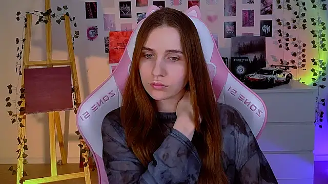 Snapshot of AliceCharmy chatting on February 2025 03:31:02 PM AliceCharmy online show from February 2025 03:31:02 PM