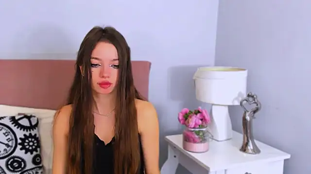 GraceLips online show from October 2025 05:57:01 PM