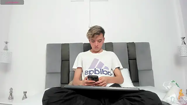 bunny maxi online show from December 2024 07:46:02 PM