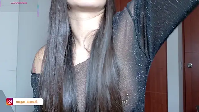 megan bluee23 online show from December 2025 04:24:01 PM