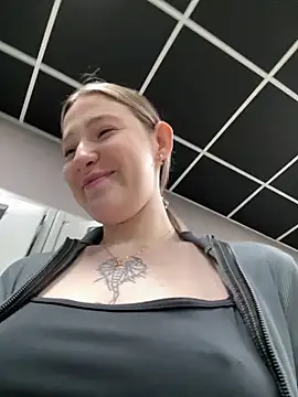 littlebitchess online show from December 2025 03:24:01 AM