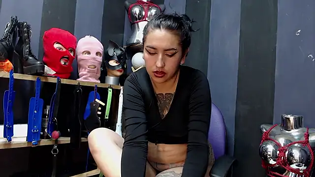 Snapshot of LucyStrike_ chatting on December 2024 04:10:02 AM LucyStrike online show from December 2024 04:10:02 AM