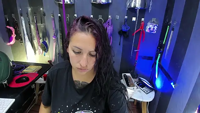 Snapshot of LucyStrike_ chatting on October 2025 10:43:02 PM LucyStrike online show from October 2025 10:43:02 PM