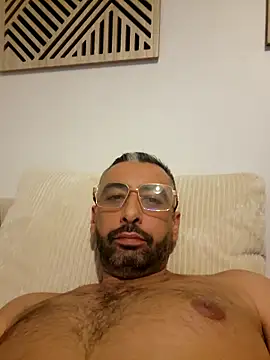 goldenhead1 online show from February 2026 03:21:02 AM