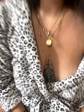 Luccreccia  online show from October 2025 09:10:02 AM