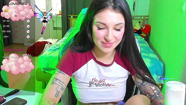 Snapshot of folinskayyya chatting on October 2025 06:32:02 AM folinskayyya online show from October 2025 06:32:02 AM