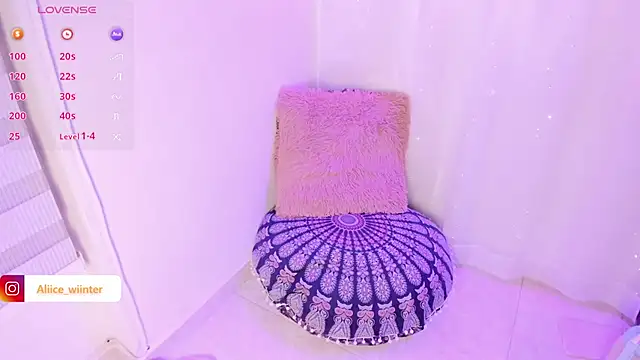 Snapshot of Alice_winter_ chatting on December 2024 11:25:02 PM Alice winter online show from December 2024 11:25:02 PM