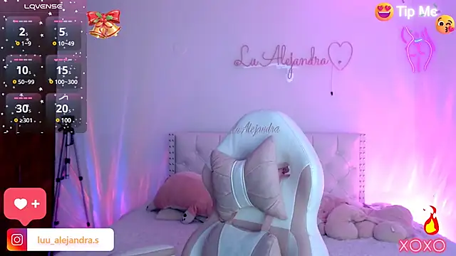 Snapshot of alee_lenoxx chatting on December 2024 05:14:02 AM alee lenoxx online show from December 2024 05:14:02 AM