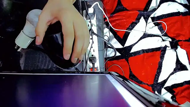 Snapshot of tayiro_r chatting on October 2025 11:15:02 PM tayiro r online show from October 2025 11:15:02 PM