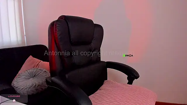 Snapshot of Anttonia_Rose chatting on October 2025 05:09:01 PM Anttonia Rose online show from October 2025 05:09:01 PM