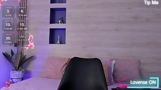 Snapshot of Dakotagloss chatting on September 2025 09:41:02 PM Dakotagloss online show from September 2025 09:41:02 PM