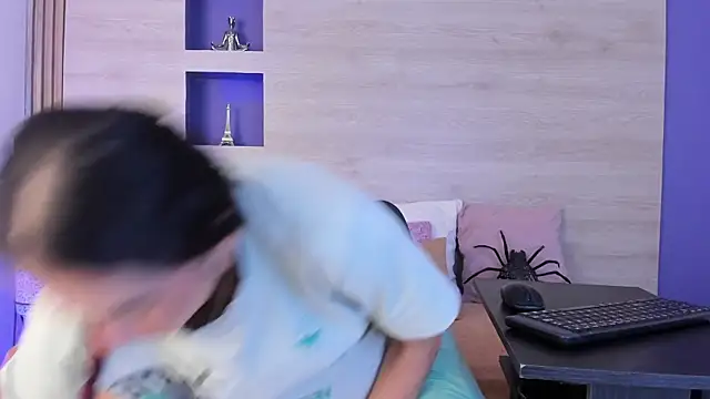 Snapshot of Dakotagloss chatting on October 2025 10:06:02 PM Dakotagloss online show from October 2025 10:06:02 PM