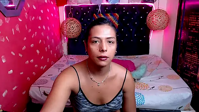 Snapshot of EmilyTsSweet chatting on February 2025 01:54:01 PM EmilyTsSweet online show from February 2025 01:54:01 PM