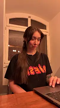 emiliasommer online show from September 2025 06:35:02 PM