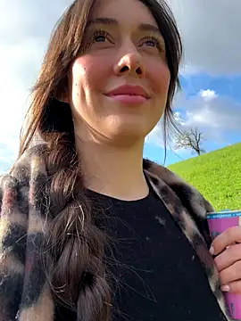 emiliasommer online show from October 2025 02:18:01 PM