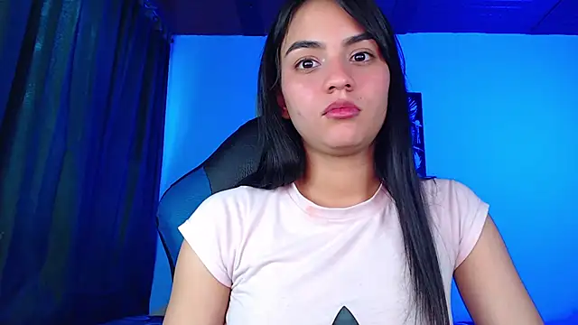Snapshot of Ariel_Zeo1 chatting on December 2024 10:06:01 PM Ariel Zeo1 online show from December 2024 10:06:01 PM