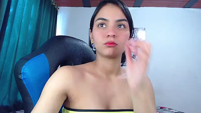 Snapshot of Ariel_Zeo1 chatting on December 2024 08:04:01 PM Ariel Zeo1 online show from December 2024 08:04:01 PM