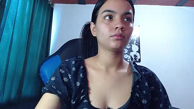 Snapshot of Ariel_Zeo1 chatting on January 2025 06:45:01 PM Ariel Zeo1 online show from January 2025 06:45:01 PM
