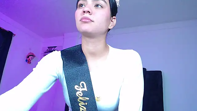 Snapshot of Ariel_Zeo1 chatting on November 2025 07:57:01 PM Ariel Zeo1 online show from November 2025 07:57:01 PM