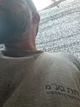 Snapshot of zefside42 chatting on November 2025 09:41:02 AM zefside42 online show from November 2025 09:41:02 AM