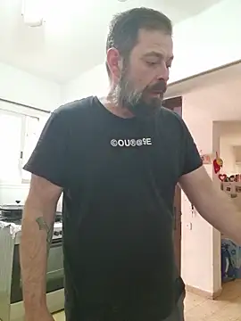 Snapshot of zefside42 chatting on December 2025 10:42:01 AM zefside42 online show from December 2025 10:42:01 AM