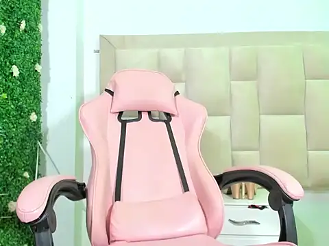 Snapshot of Milk_anastasia chatting on December 2024 11:01:02 PM Milk anastasia online show from December 2024 11:01:02 PM