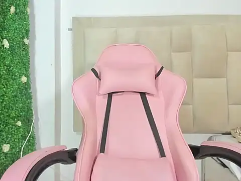 Snapshot of Milk_anastasia chatting on February 2025 07:47:02 PM Milk anastasia online show from February 2025 07:47:02 PM