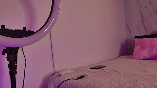 mia 099 online show from September 2025 08:43:01 PM