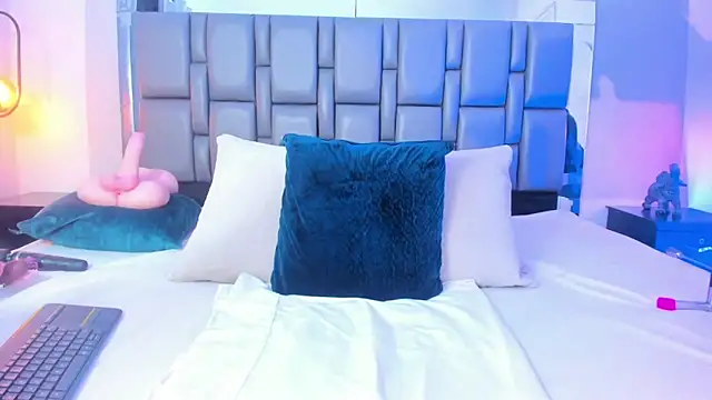 Snapshot of Emily_Gil1 chatting on January 2025 02:07:01 PM Emily Gil1 online show from January 2025 02:07:01 PM