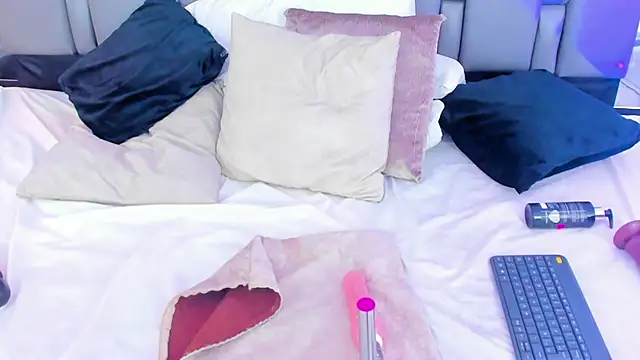 Snapshot of Emily_Gil1 chatting on February 2025 07:51:01 PM Emily Gil1 online show from February 2025 07:51:01 PM