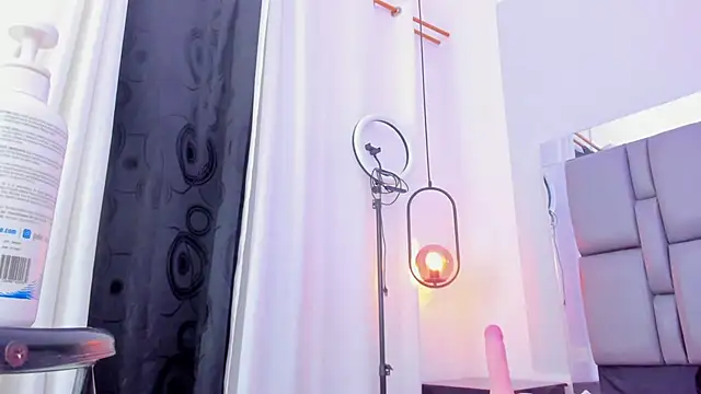 Snapshot of Emily_Gil1 chatting on February 2025 04:46:01 PM Emily Gil1 online show from February 2025 04:46:01 PM