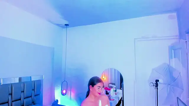 Snapshot of Emily_Gil1 chatting on February 2025 01:22:01 PM Emily Gil1 online show from February 2025 01:22:01 PM