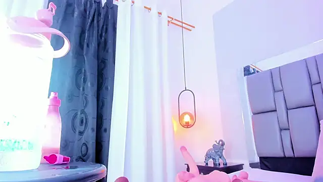 Snapshot of Emily_Gil1 chatting on February 2025 04:45:02 PM Emily Gil1 online show from February 2025 04:45:02 PM