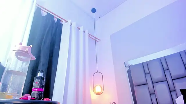 Snapshot of Emily_Gil1 chatting on March 2025 04:24:01 PM Emily Gil1 online show from March 2025 04:24:01 PM