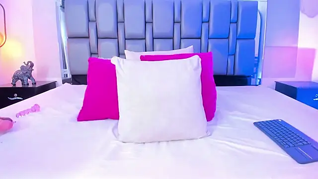 Snapshot of Emily_Gil1 chatting on March 2025 01:34:02 PM Emily Gil1 online show from March 2025 01:34:02 PM