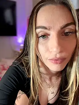 BrattyBae xo online show from April 2026 04:02:02 PM