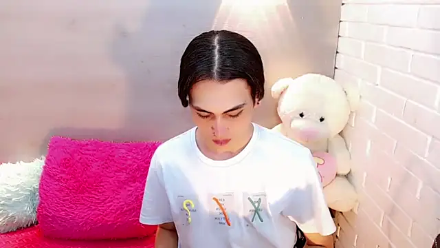 Daniela Pink  online show from October 2025 07:34:01 PM