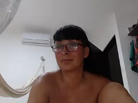 Snapshot of HellenLatin chatting on March 2025 02:26:01 AM HellenLatin online show from March 2025 02:26:01 AM