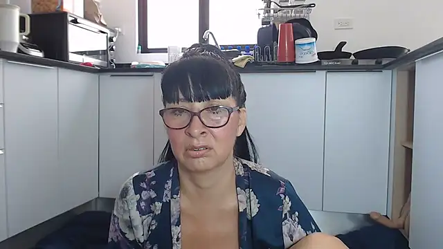 HellenLatin online show from June 2026 05:08:01 PM
