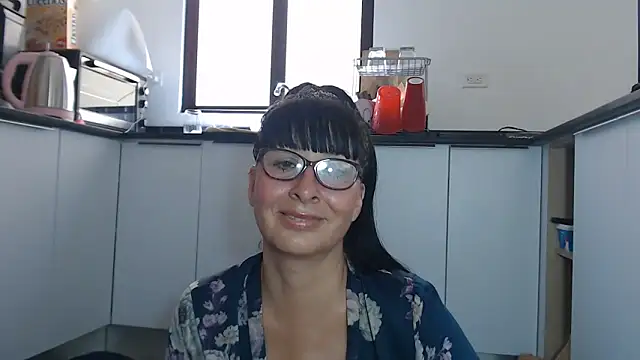 HellenLatin online show from June 2026 04:00:02 PM