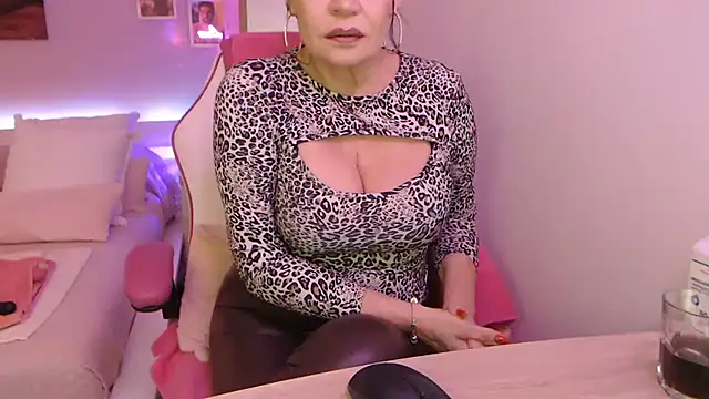 Snapshot of aubade246 chatting on March 2025 04:42:02 PM aubade246 online show from March 2025 04:42:02 PM