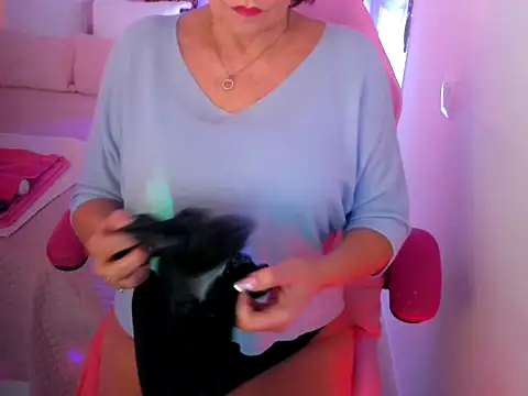 Snapshot of aubade246 chatting on November 2025 02:05:02 PM aubade246 online show from November 2025 02:05:02 PM